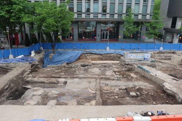 서울 광화문광장 조성 공사 도중 조선시대 육조거리 흔적을 발견했다. 육조 영역 중앙 전경. (사진=서울시 제공)