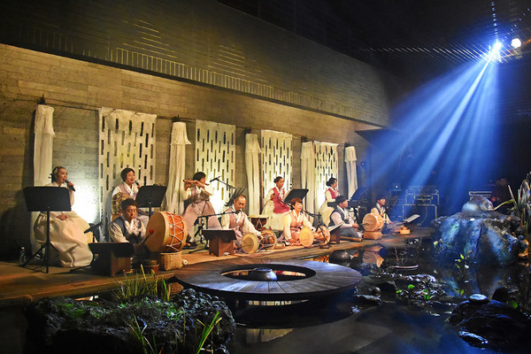 ‘음악굿 : 꽃풀이’ 공연. (사진=제주도 제공)