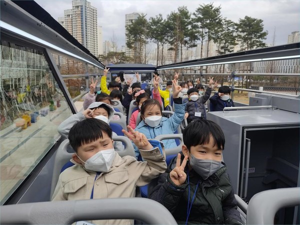 아이콘버스에 탑승한 어린이들. (사진=세종시 제공)