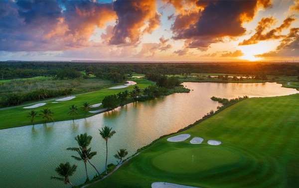 잔디 컨디션이 좋고 아름다운 레이크뷰 18홀이 압권이다.