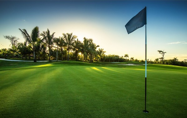 잔디 컨디션이 좋고 아름다운 레이크뷰 18홀이 압권이다.