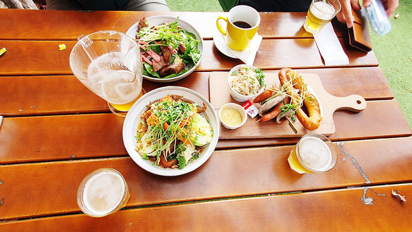 독일마을의 한 식당에서 점심식사.