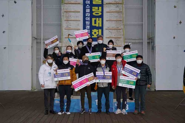 2021 전국 드라이툴링 대회 시상식. (사진=대한산악연맹 제공)