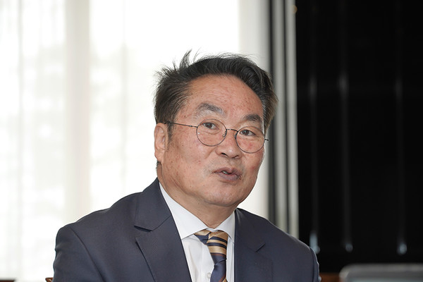 강원도 홍천군 샤인데일골프&리조트 클럽하우스에서 만난 이상은 회장. 