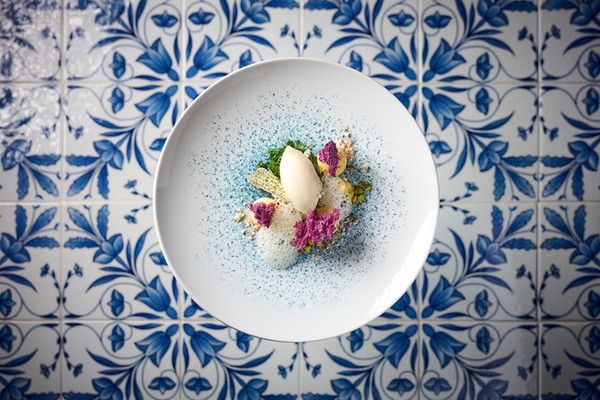 유자 소르베, 해면과 결정화된 조류(藻類)로 구성된 ‘바다의 풍미와 시트러스. (사진=런더너 마카오 제공)