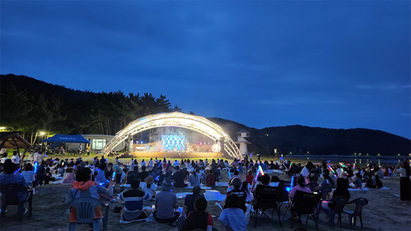 지난해 여름 덕적도에서 개최된 주섬주섬 음악회. (사진=인천시 제공)