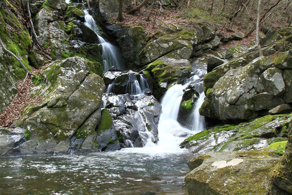 지리산휴양림 소금길에서 볼 수 있는 작은 폭포. (사진=산림청 제공)