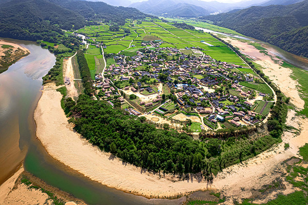 하늘에서 내려다본 안동 하회마을. (사진-한국관광공사_양지뉴 필름)