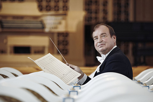 지휘자 레오시 스바로프스키. (사진=국립심포니오케스트라 제공)