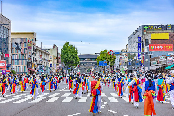정조대왕능행차 재연. (사진=수원시 제공)