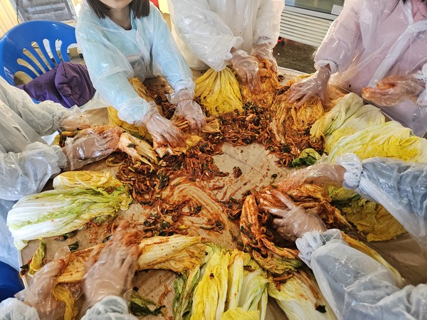 가파마을 김치 만들기 체험. (사진=청양군 제공)